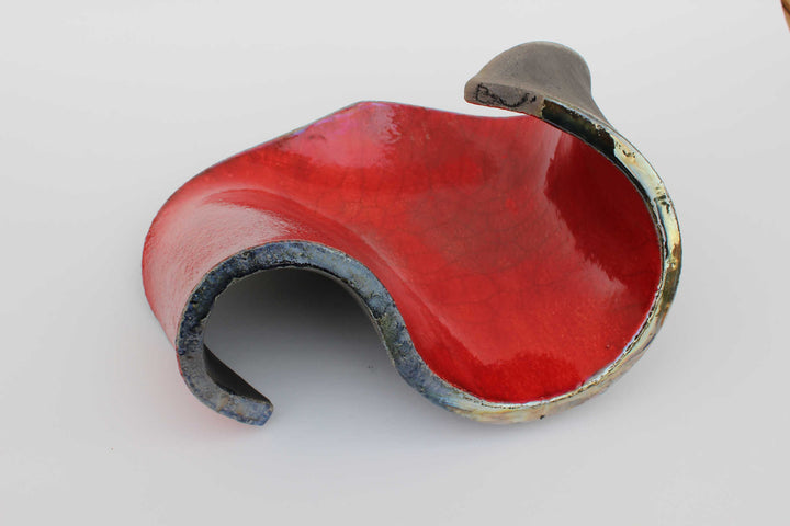 Centrotavola in ceramica realizzato a mano personalizzabile con la tecnica Raku artigianto ticinese neeDesign