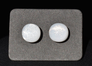Orecchini con pietra in vetro-fusione realizzati a mano personalizzabili artigianato ticinese neeDesign